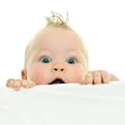 Baby schaut interessiert